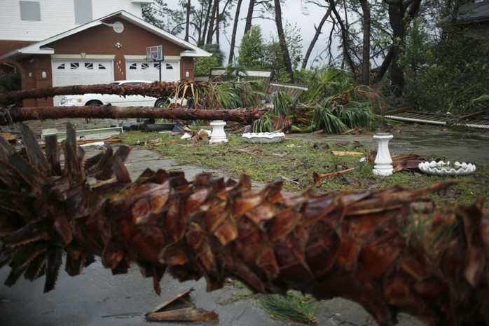 Mỹ: Cận cảnh “bão khủng khiếp nhất 100 năm” càn quét bang Florida - Ảnh 7.