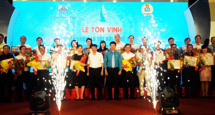 Đà Nẵng tôn vinh 27 doanh nghiệp chăm lo tốt đời sống cho NLĐ - Ảnh 2.