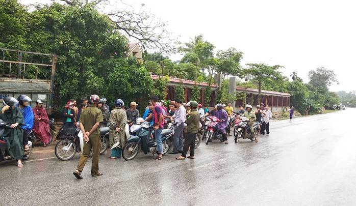 Truy bắt 2 kẻ vứt lại hàng tạ ma túy trong ô tô rồi bỏ trốn - Ảnh 1.