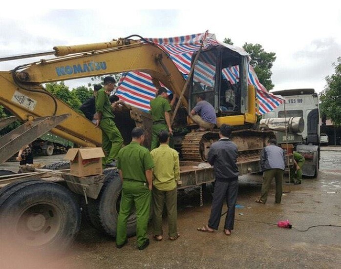 198 bánh heroin trốn vô cùng tinh vi trong chiếc máy xúc - Ảnh 2.