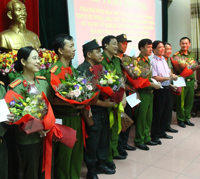 Kẻ ôm lựu đạn cố thủ suốt 13 giờ là ông trùm ma túy từ Lào về Việt Nam - Ảnh 2.