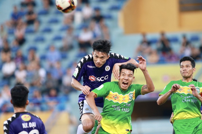 Đua trụ hạng V-League: Nam Định vẫn còn hồi hộp - Ảnh 1.