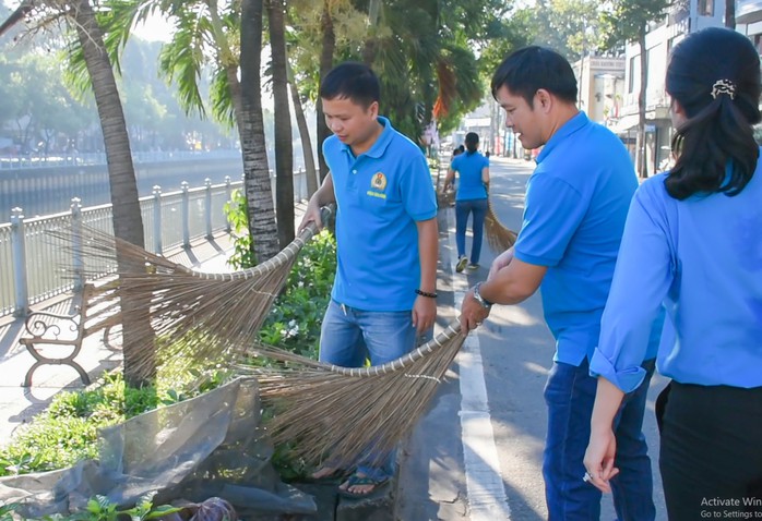 Phát động giữ gìn TP xanh - sạch - đẹp - Ảnh 1.