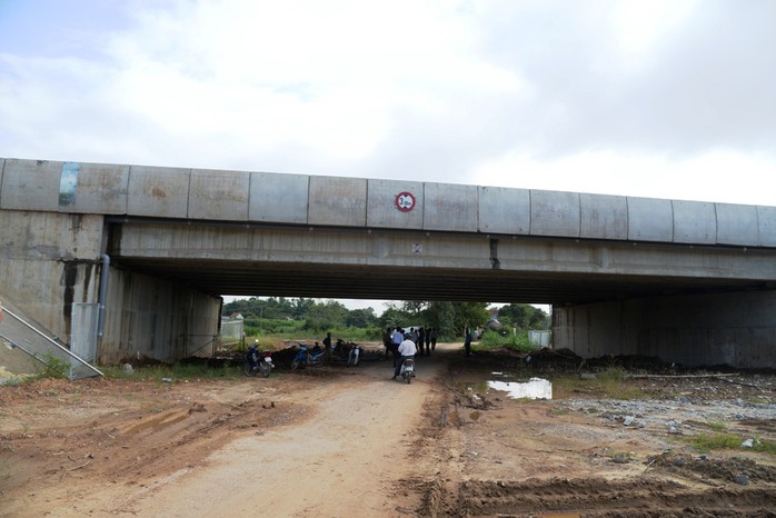 Sửa chữa 2 cầu bị thấm nước mưa trên đường cao tốc Đà Nẵng – Quảng Ngãi - Ảnh 1.