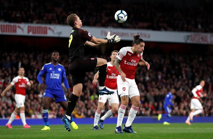 Lập cú đúp trong 3 phút, Aubameyang giúp Arsenal hạ cựu vô địch - Ảnh 2.