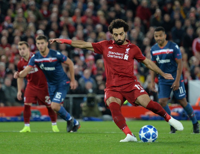 Liverpool mở đại tiệc bàn thắng, Mohamed Salah nhận quà độc từ CĐV - Ảnh 4.