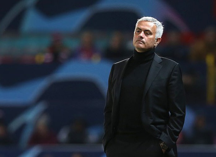 Cầu thủ Man United nổi loạn, HLV Mourinho vô can? - Ảnh 4.