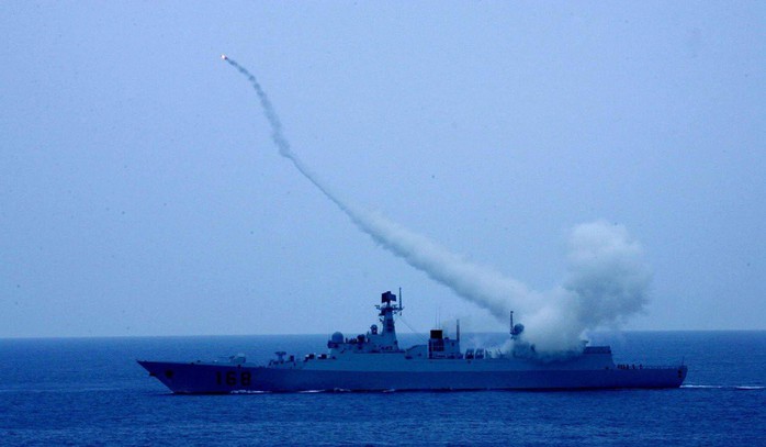 Đọ uy lực tàu chiến trong tập trận chung Trung Quốc - ASEAN - Ảnh 1.