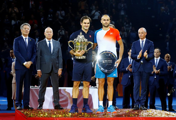 Federer: Từ cậu bé nhặt bóng thành huyền thoại sống quần vợt thế giới - Ảnh 4.