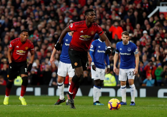 Sút phạt đền dị, Pogba suýt thành tội đồ của Man United - Ảnh 3.