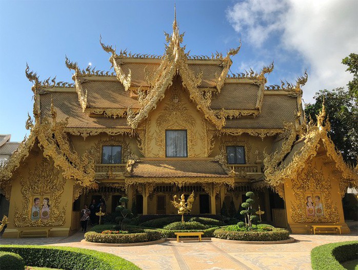 Nhà vệ sinh công cộng đẹp như cung điện dát vàng - Ảnh 1. Nhà vệ sinh công cộng đẹp như cung điện dát vàng - Ảnh 1.