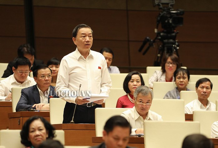 Bộ trưởng Tô Lâm trả lời chất vấn về vụ đổi 100 USD bị phạt 90 triệu đồng - Ảnh 1.