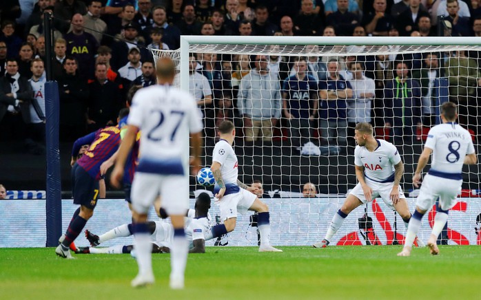 Messi nhảy tango tại Wembley, Tottenham thảm bại sân nhà - Ảnh 2.