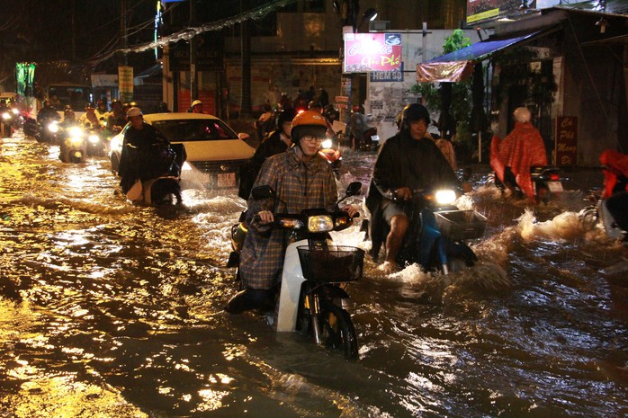 Đêm ngập phong tỏa Gò Vấp - Ảnh 3.