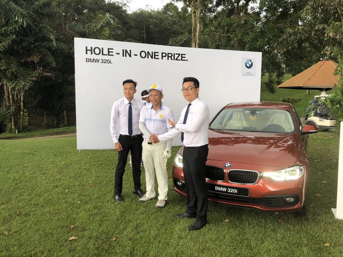 Một golf thủ mang về xe BMW 320i từ cú đánh “thần thánh” - Ảnh 1.