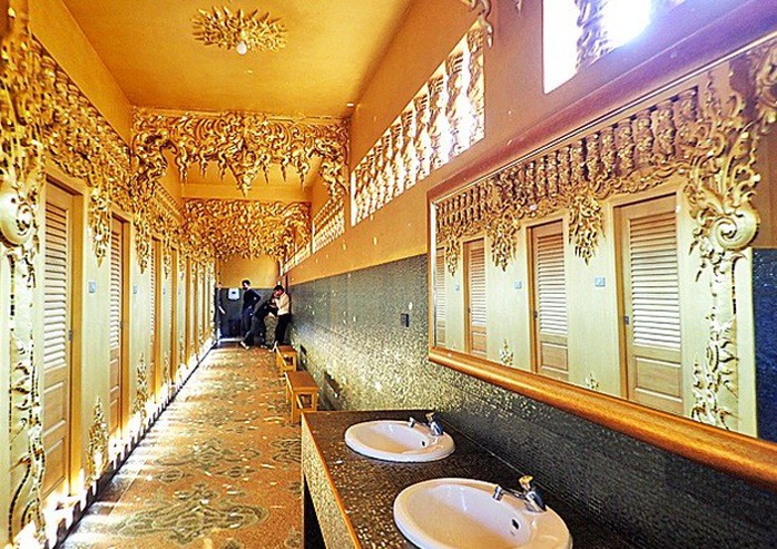 Ngỡ ngàng nhà vệ sinh có kiến trúc cầu kỳ như cung điện - Ảnh 7.