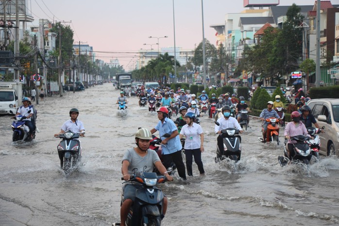 Người Cần Thơ khốn đốn vì đi đâu cũng gặp bà thủy - Ảnh 4.