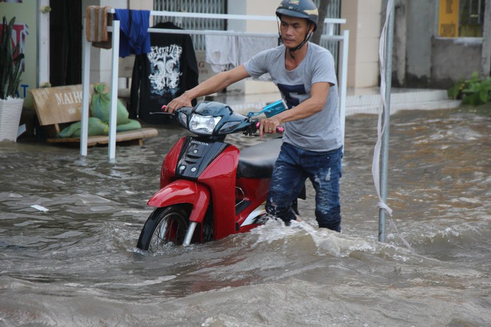 Người Cần Thơ khốn đốn vì đi đâu cũng gặp bà thủy - Ảnh 9.