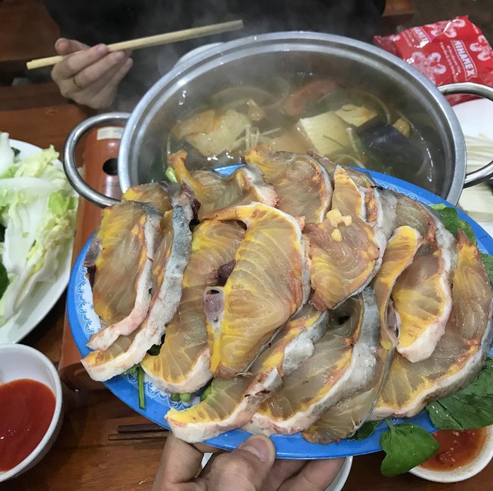 Lẩu cá hồi, rau mầm đá hấp dẫn du khách đến Sa Pa mùa này - Ảnh 2. Lẩu cá hồi, rau mầm đá hấp dẫn du khách đến Sa Pa mùa này - Ảnh 2.