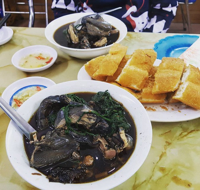 Lẩu cá hồi, rau mầm đá hấp dẫn du khách đến Sa Pa mùa này - Ảnh 5.