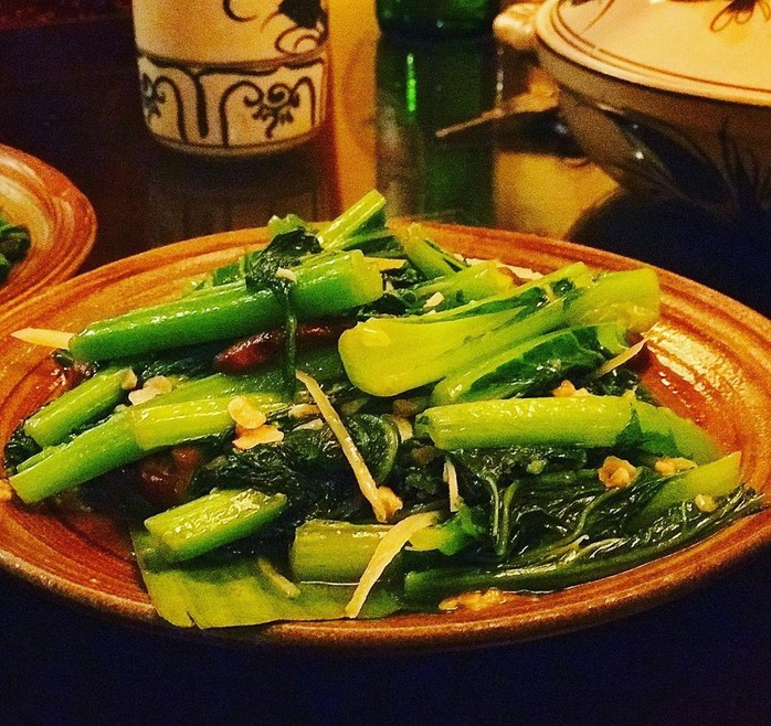 Lẩu cá hồi, rau mầm đá hấp dẫn du khách đến Sa Pa mùa này - Ảnh 8.
