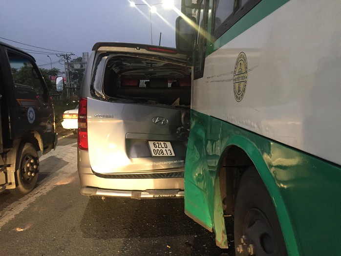 TP HCM: Xe buýt mất thắng gây tai nạn liên hoàn ở Hóc Môn - Ảnh 3.