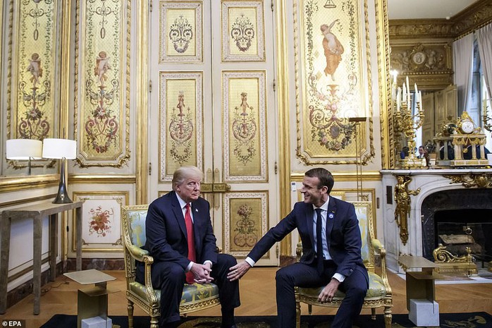Giải mã phản ứng của ông Trump khi ông Macron vỗ đầu gối - Ảnh 3.