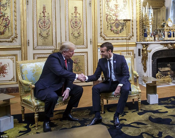 Giải mã phản ứng của ông Trump khi ông Macron vỗ đầu gối - Ảnh 8.