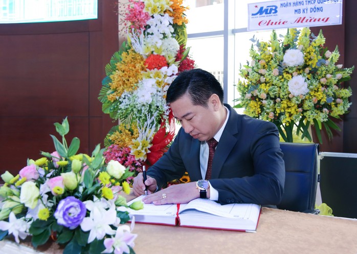 Cổ phiếu Hưng Thịnh Incons tăng trần ngày đầu lên sàn - Ảnh 2. Cổ phiếu Hưng Thịnh Incons tăng trần ngày đầu lên sàn - Ảnh 2.