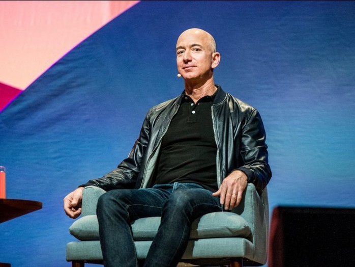 Giàu nhất thế giới, Jeff Bezos vẫn rửa bát mỗi tối - Ảnh 2.