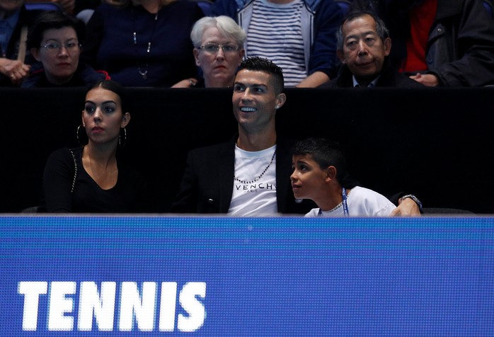 Gia đình Ronaldo tiếp sức giúp Djokovic chiến thắng - Ảnh 1.