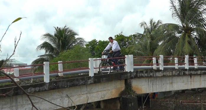 Lão nông chế tạo xe đạp chạy bằng máy cắt cỏ “độc nhất vô nhị” - Ảnh 4.