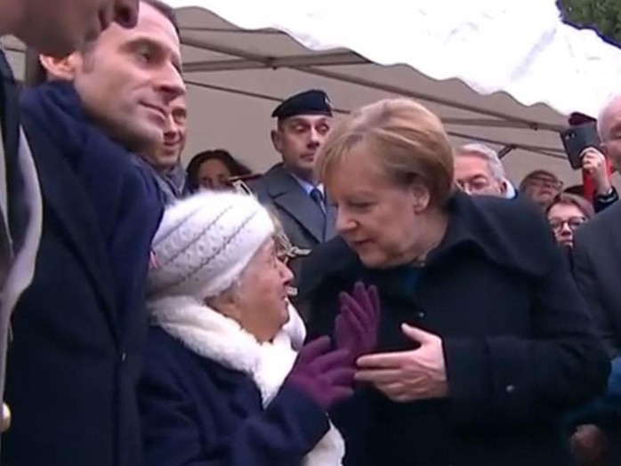 Bà Merkel bất ngờ bị nhầm là ...vợ ông Macron - Ảnh 1.
