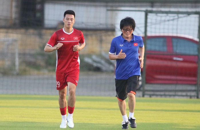Thần y Hàn Quốc chính thức làm việc cho đội tuyển Việt Nam - Ảnh 1.