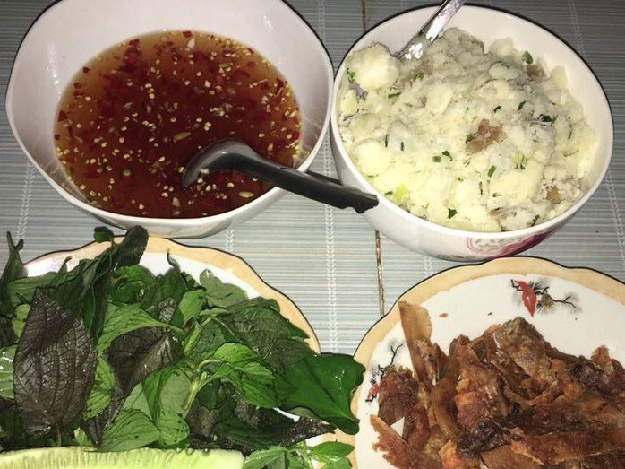 Khoai mì quết mỡ hành, thời nay khó kiếm - Ảnh 1. Khoai mì quết mỡ hành, thời nay khó kiếm - Ảnh 1.