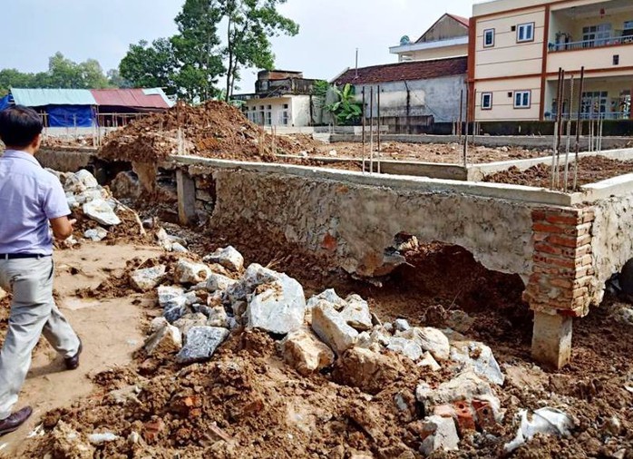 Móng trung tâm văn hóa 3,3 tỉ đồng đang xây bị nứt toác không phải do mưa - Ảnh 1.