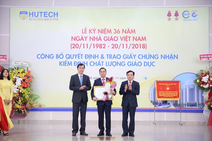 Trường đầu tiên được chứng nhận kiểm định chất lượng theo bộ tiêu chuẩn mới - Ảnh 1.