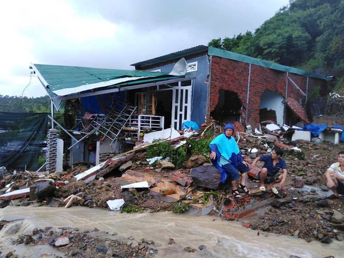 Nha Trang tang thương vì mưa lũ: 13 người chết, 1 mất tích - Ảnh 3.