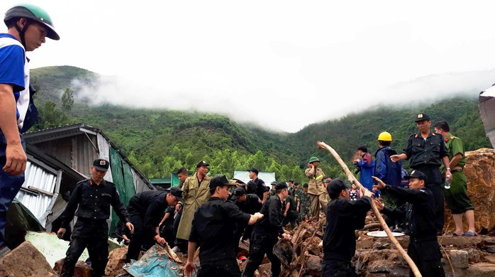 Nha Trang tang thương vì mưa lũ: 13 người chết, 1 mất tích - Ảnh 4.