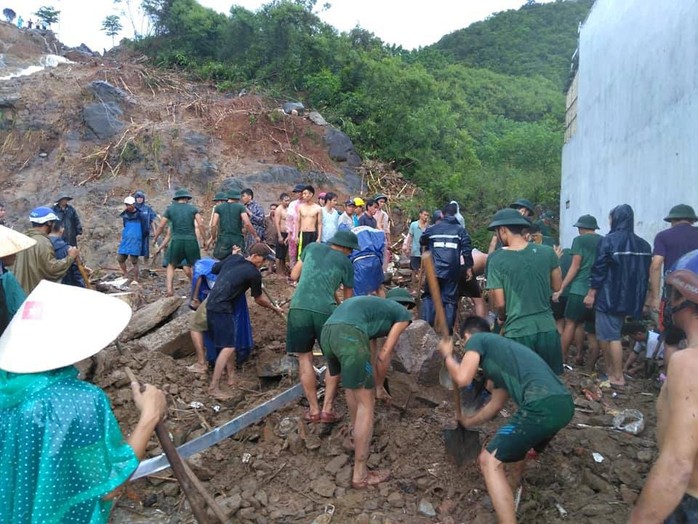 Sạt lở kinh hoàng ở Nha Trang, ít nhất 12 người chết - Ảnh 3.