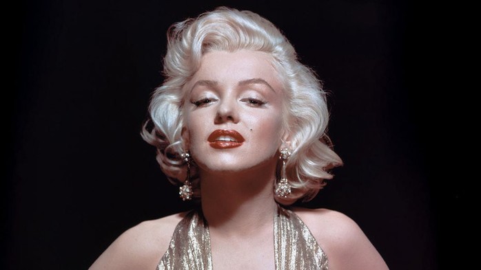 Quả cầu vàng của huyền thoại Marilyn Monroe bán giá kỷ lục - Ảnh 1.