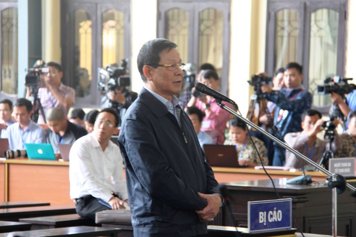 Ông Phan Văn Vĩnh thừa nhận tội Lợi dụng chức vụ - Ảnh 1.