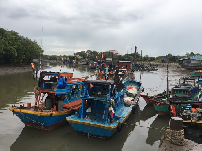 Cần Giờ di dời hàng trăm hộ dân ven biển vào trường học - Ảnh 8.