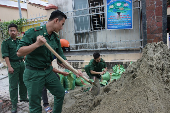 Bà Rịa - Vũng Tàu gõ cửa nhà dân vận động đến nơi an toàn - Ảnh 6.