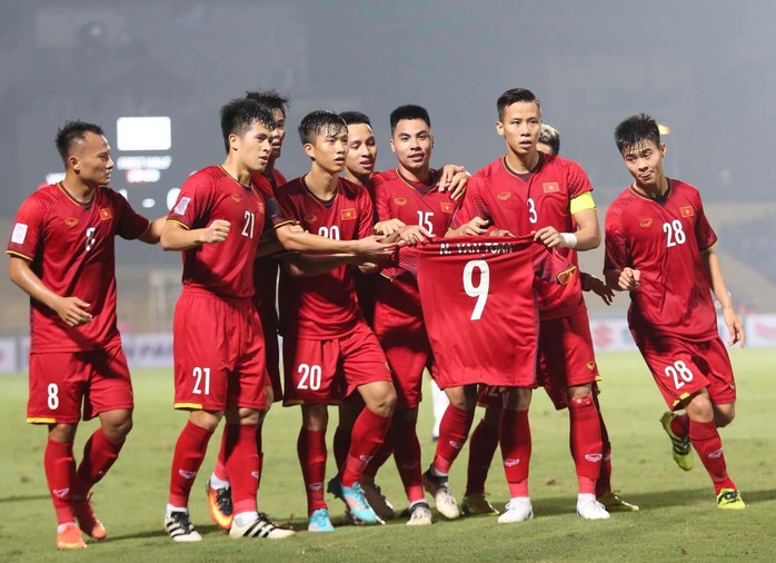 Thắng Campuchia 3-0, Việt Nam vào bán kết với ngôi đầu bảng A - Ảnh 4.