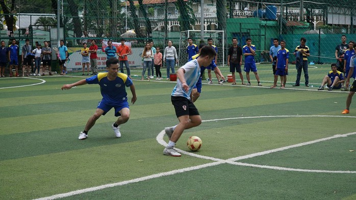 Sôi nổi giải bóng đá SAMCO League - Ảnh 2.