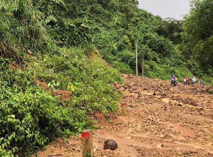 Khánh Hòa: Cầu sập, cô lập nhiều nơi do ảnh hưởng bão số 9 - Ảnh 3.