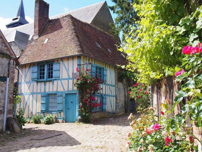 Những ngôi nhà thơ mộng đẹp như cổ tích ở làng quê nước Pháp - Ảnh 15.