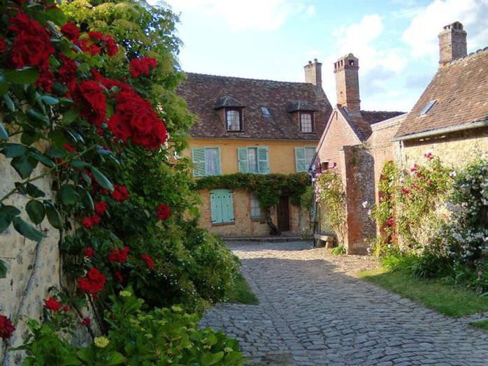 Những ngôi nhà thơ mộng đẹp như cổ tích ở làng quê nước Pháp - Ảnh 6.