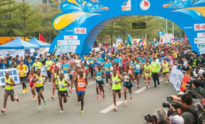 Camera giao thông Trung Quốc tóm VĐV chạy marathon gian lận - Ảnh 1.